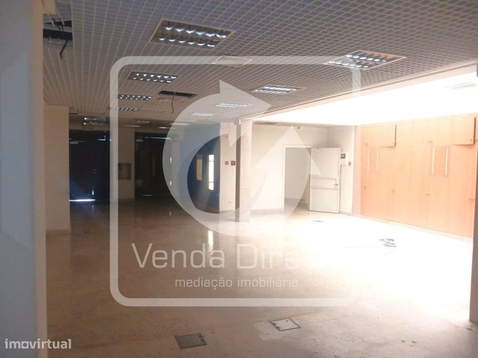 Prédio de 2 pisos, com 420 m² no centro de Portel. IMÓVEL DA BANCA