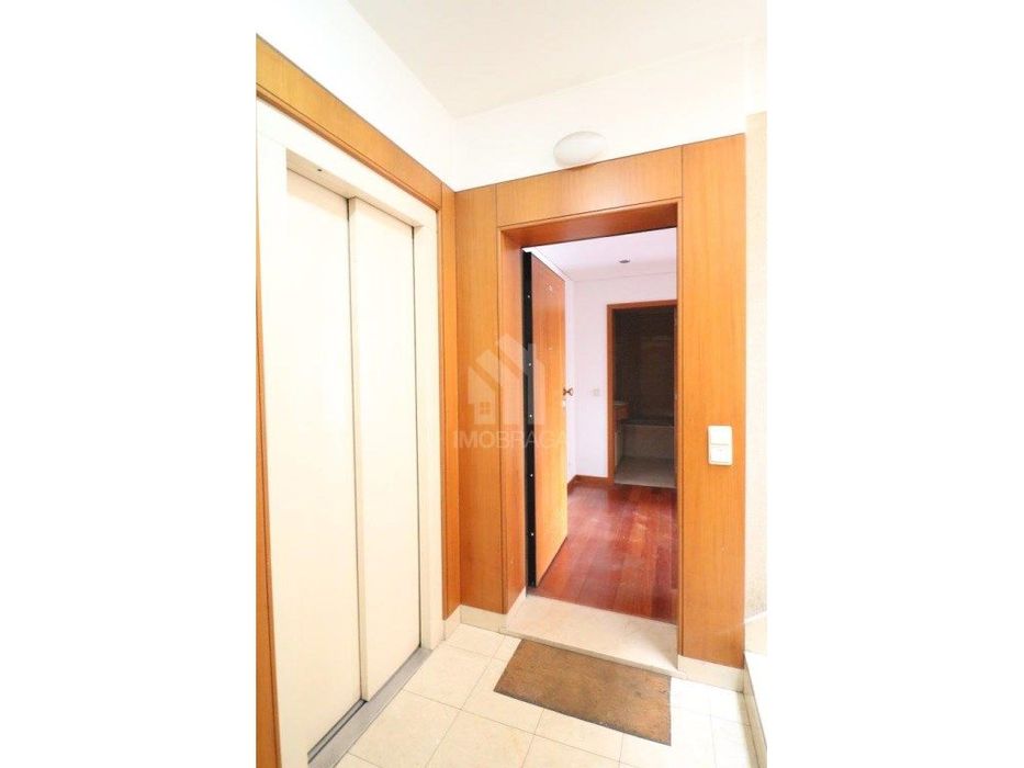 Venda Apartamento T2, em Lamaçães, Braga