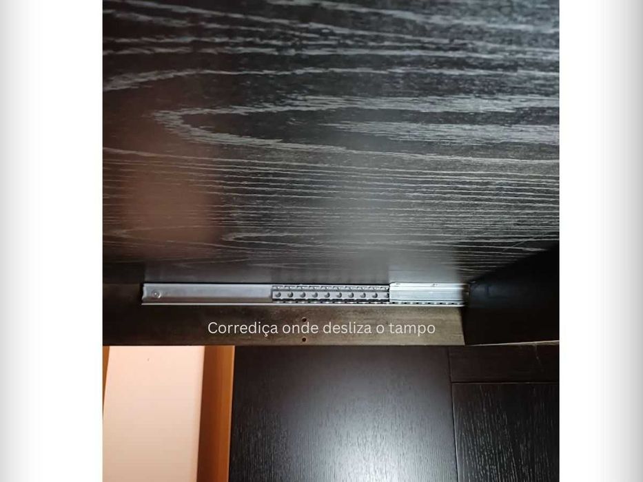 Mesa Extensível em Carvalho Francês Preto — Madeira Maciça 160cm