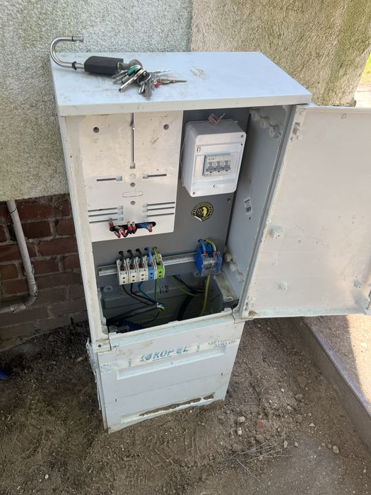 Elektryk, pogotowie elektryczne, usuwnanie awarii od reki