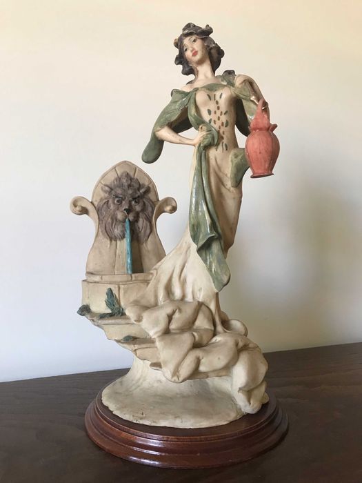 Estatueta em Marfinite