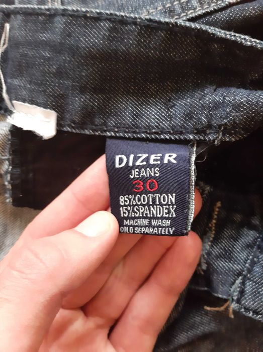 Młodzieżowe jeansy firmy Dizer