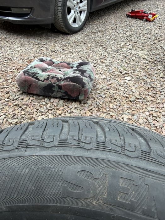 Sprzedam opony zimowe semperit