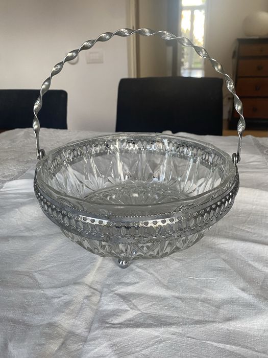 Taça em cristal com alça e encaixe lateral em casquinha