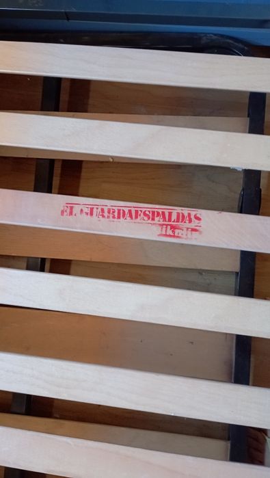 Vendo cama de madeira maciça