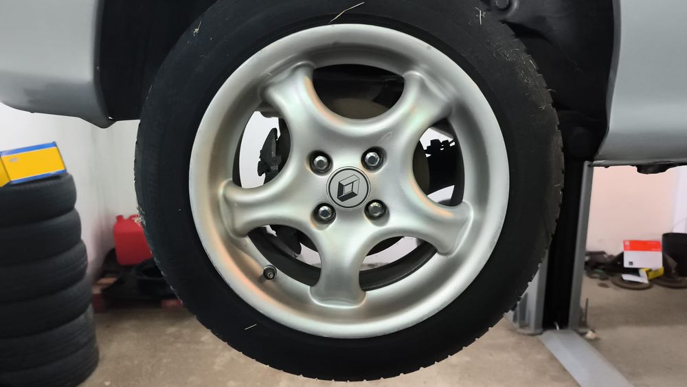 Jogo de 4 jantes renault 15" furação 4x10