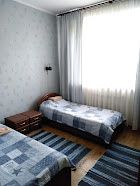 Готель «Під ялинками»