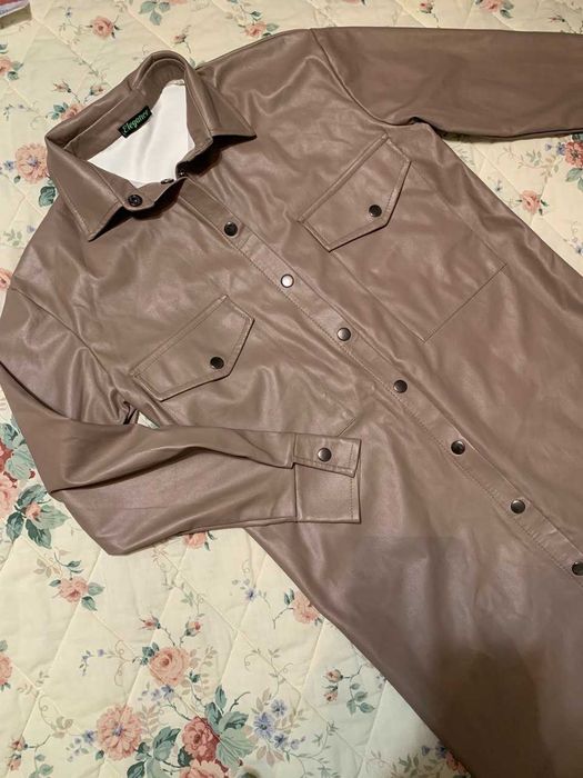 Платье рубашка бежевое из экокожи М.