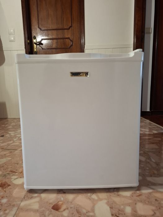 Frigorífico Selecline compacto – impecável e a funcionar na perfeição!
