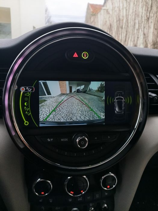 Mini Cooper D com todos os extras, sempre assistindo na marca.