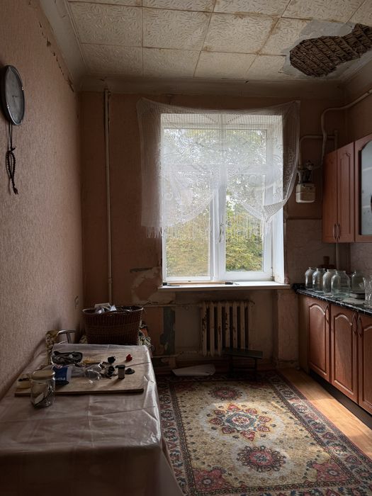 Продаж 2-кімнатної сталінки в центрі міста, район Площі