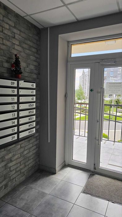 2 к. квартира 85 кв.м. під чистову, розводки, газ. Поряд озеро.