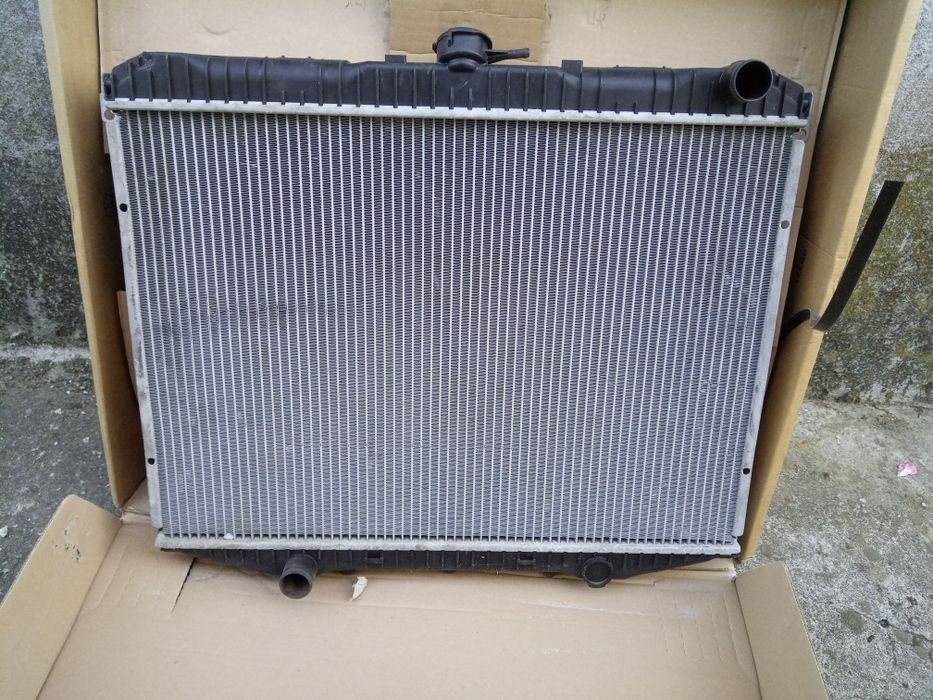 Radiador arrefecimento do motor NISSENS 68708A - Nissan Terrano II