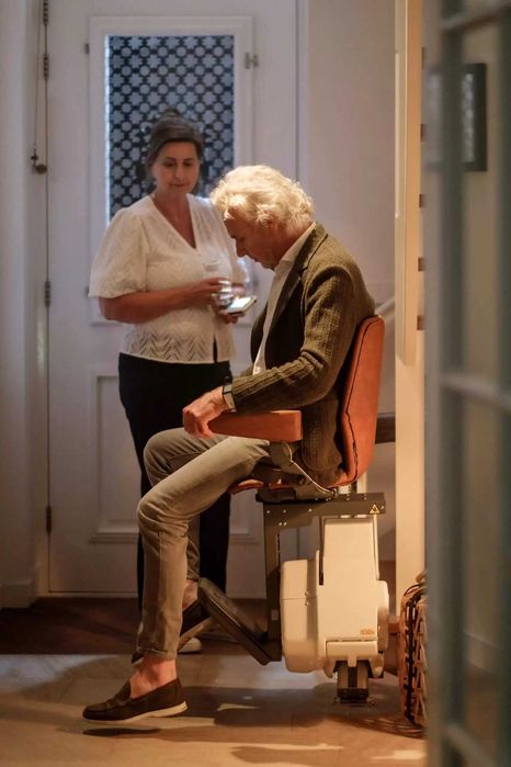 Krzesełko schodowe/winda schodowa, udźwig do 145 kg Prosta i skrętna