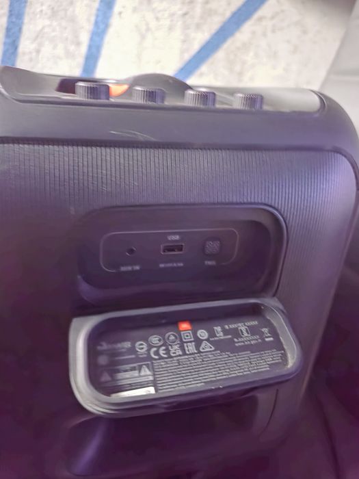 JBL PartyBox Encore Essential + mikrofon