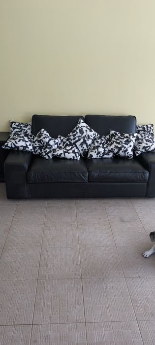 Vendo conjunto de mobiliário completo em excelente estado com design moderno e cores neutras ( preto / cinza) ideal para quarto ou estúdio