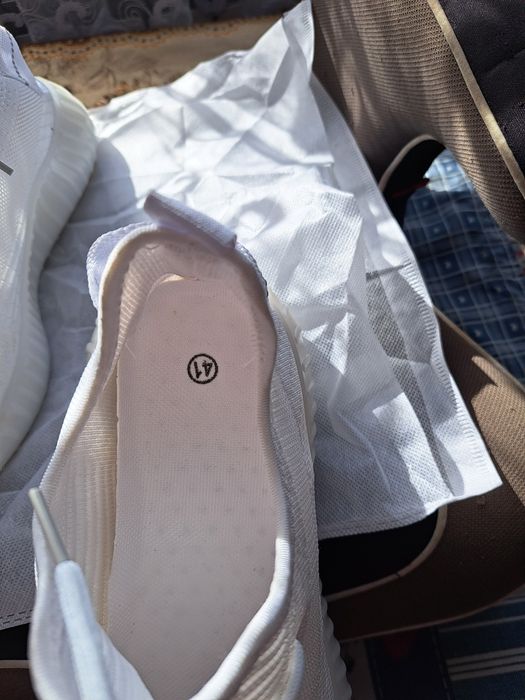 Продам.  кросівки.