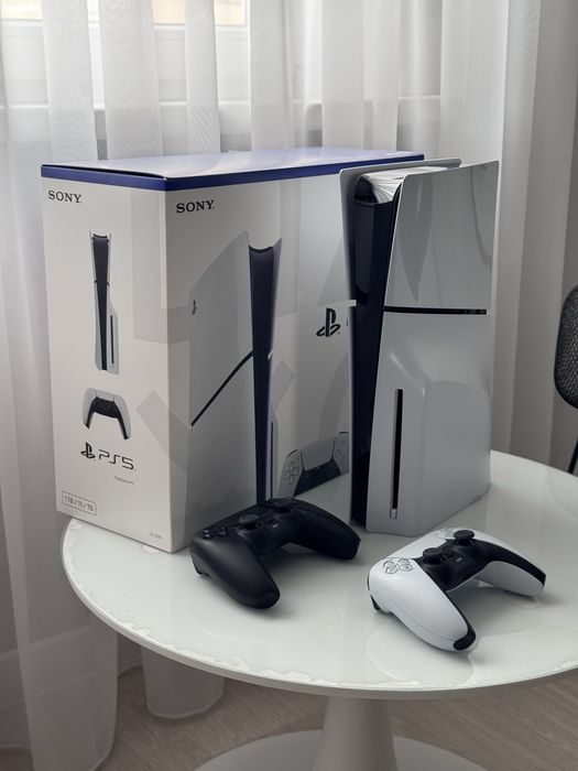 Продам Sony PS5 состояние новой