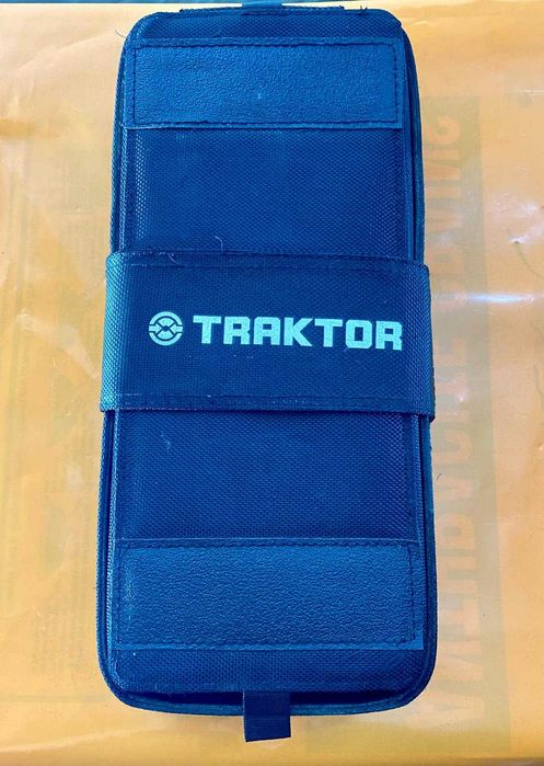 Native Instruments Traktor Kontrol X1 MK1 – Controlador DJ com Bolsa