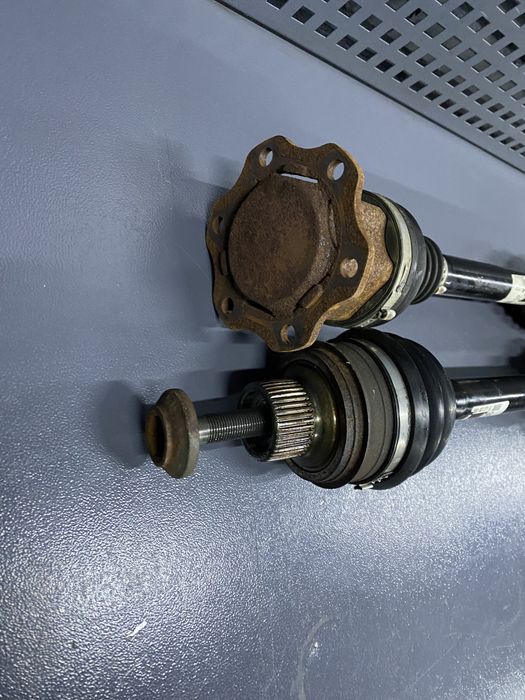 Полуось передня приводний вал піввісь Audi A4 B8 A5 Q5 8r0 8k0 8t0