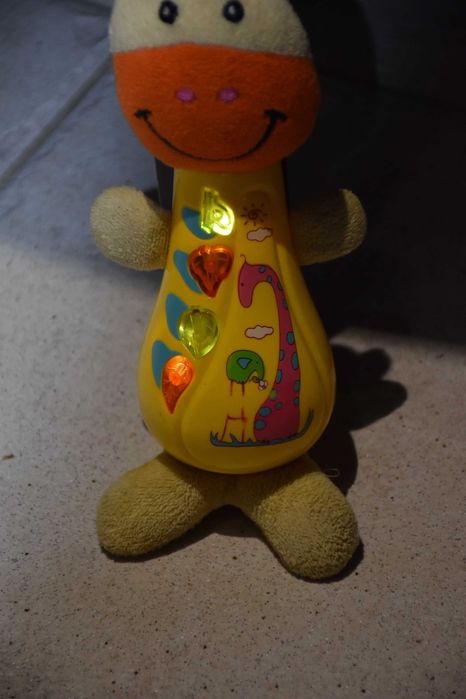 Grająca, interaktywna przytulanka