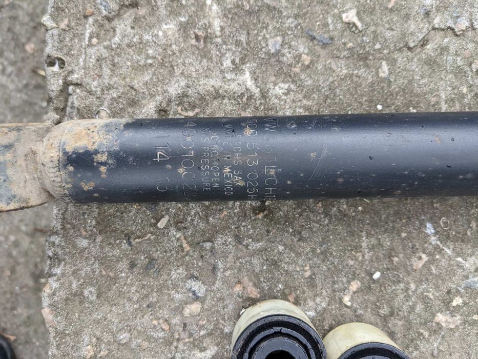 Стойка амортизатор jetta 6 2013 комплект передні аморти