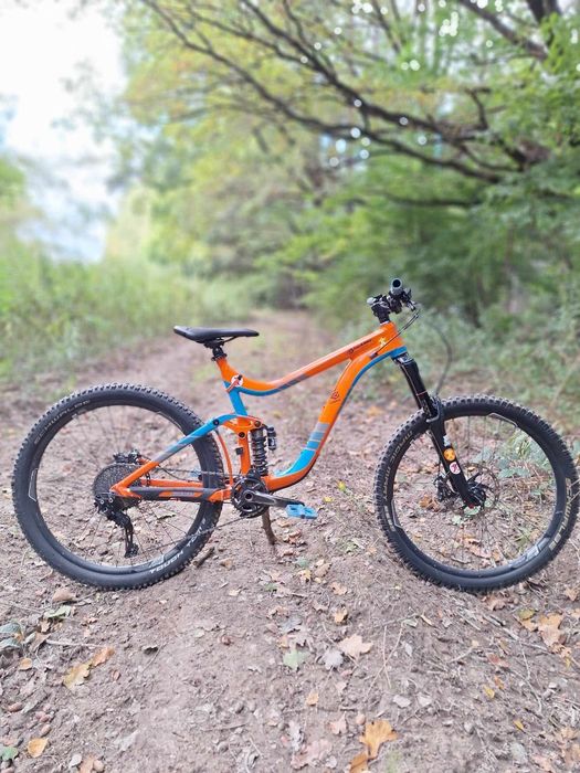 Giant reign m/l.rock/shox/fox/shimano