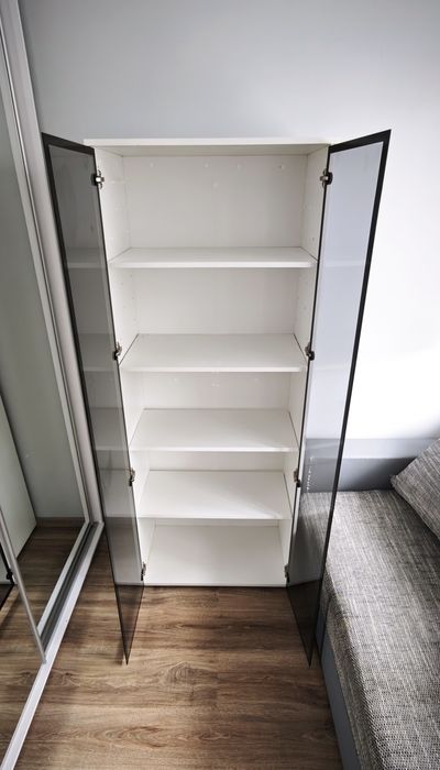 Witryna regał szklany loft meblowy