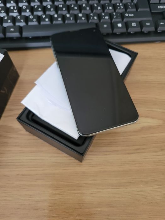 Samsung Galaxy S10e під відновлення чи на запчастини