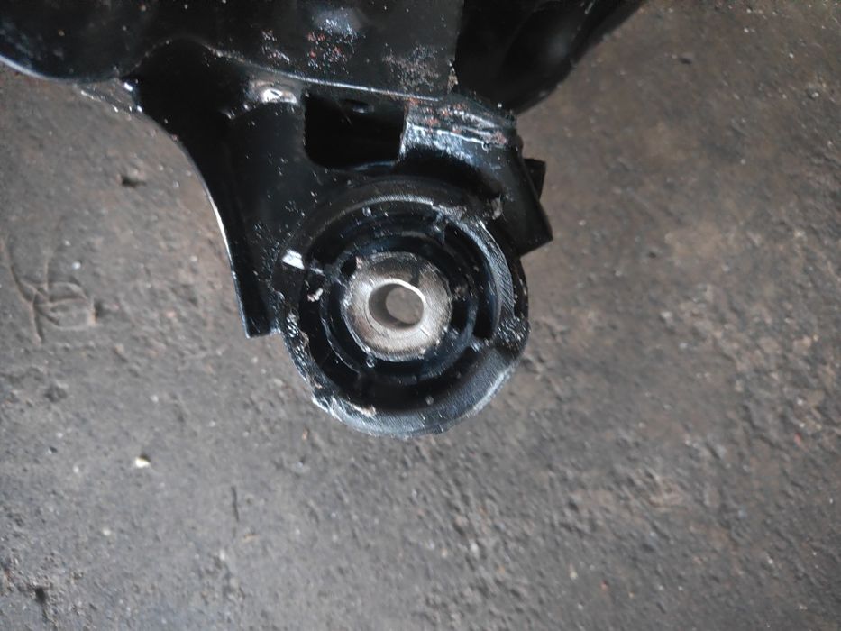 Chariot / Subframe traseiro BMW E46 (2004) – sem ferrugem