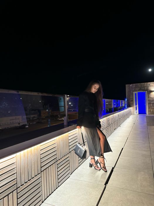 Плаття з відкритою спиною