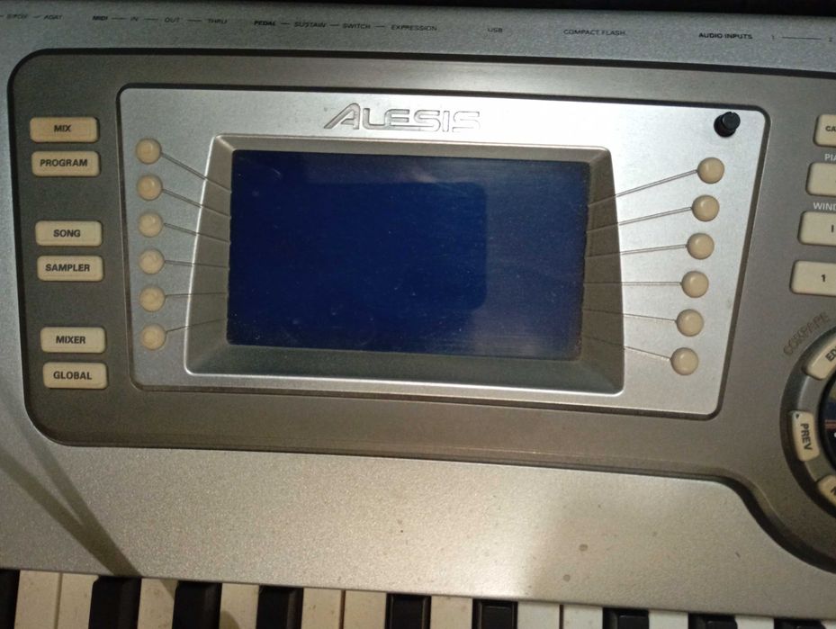 Vendo órgão Alesus a funcionar perfeitamente.