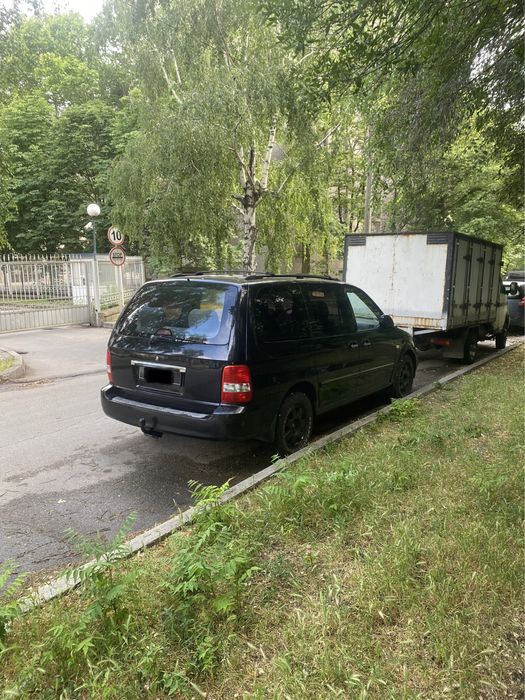 Kia Carnival.