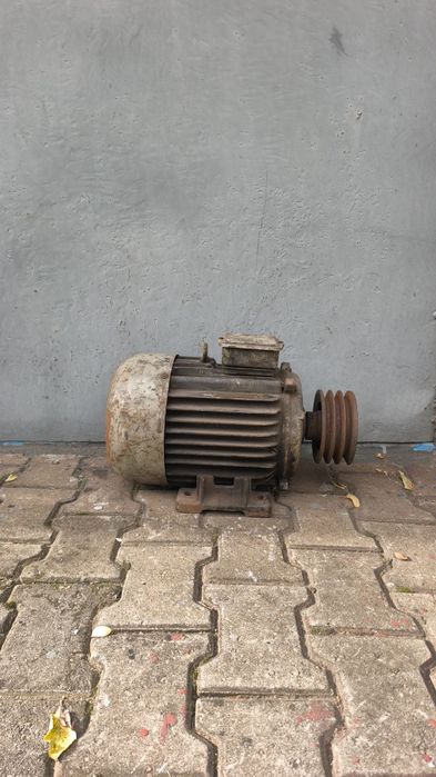 Silnik elektryczny trójfazowy 5,5 kW 1455 obr/min 380V na łapach