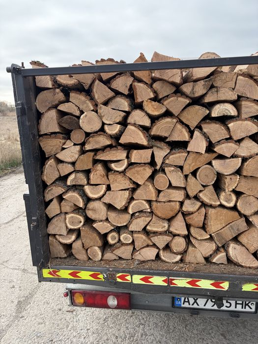 Дрова дуб,ясень,акація 3100 грн та сосна 2200 грн ,колоті. Доставка