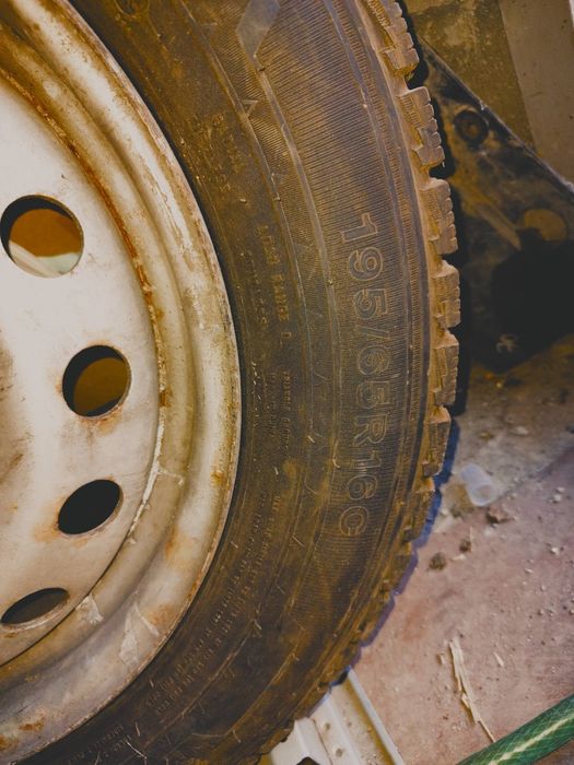 Резина с дисками на Рено трафик