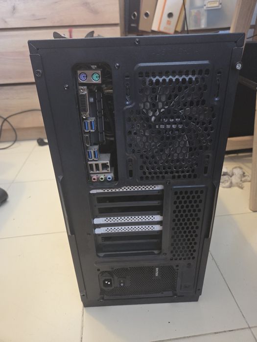 Bundle  Intel i7-7700K | 16GB DDR4 | Corsair RM750i | Noctua