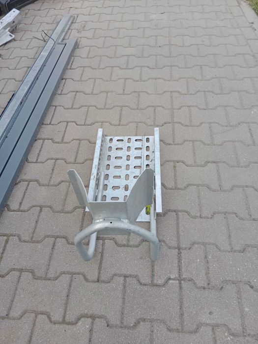 Mocowanie motocykla na przyczepie