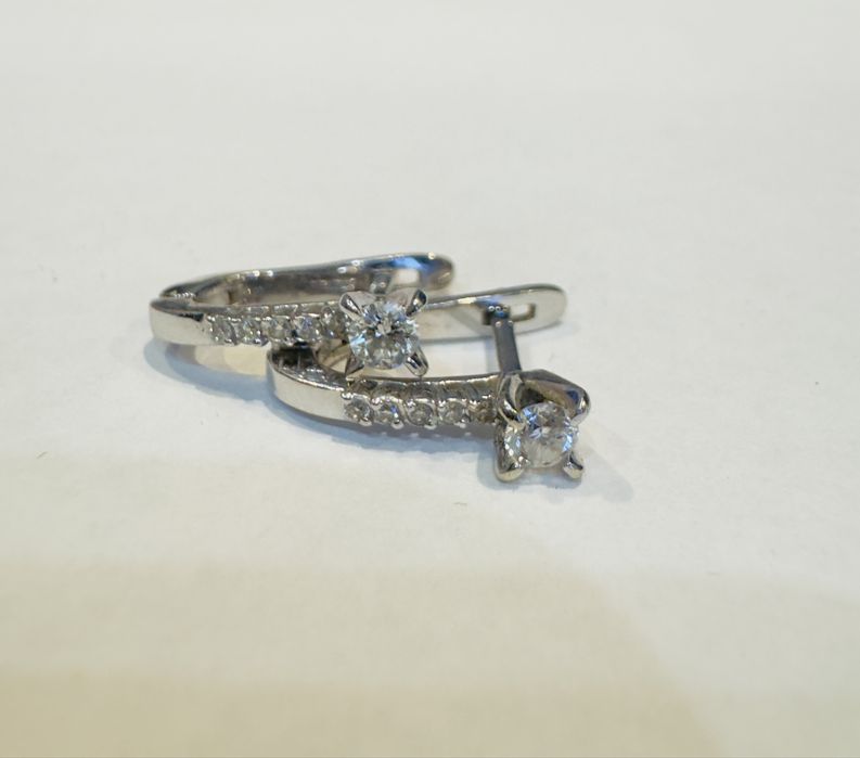 Золотые серьги с бриллиантами