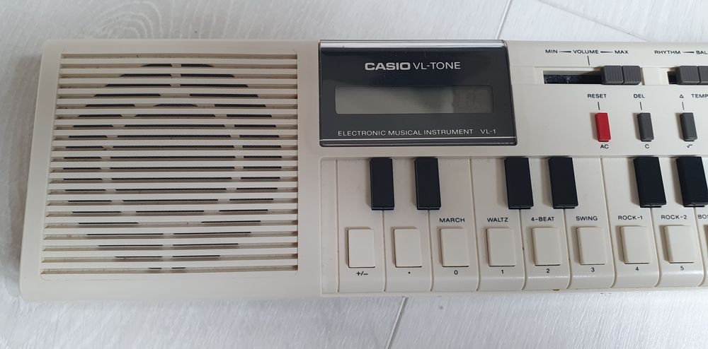 Легендарный Casio VL-Tone VL-1 , 1979 год.