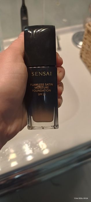 Sensai flawness honey beige