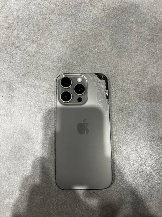 Продам айфон 16 Про заблокований