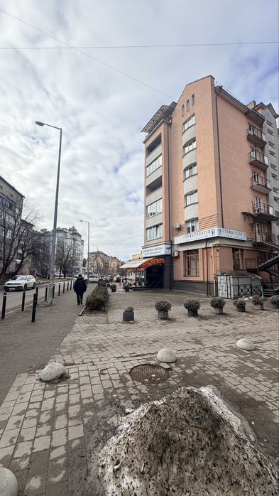 Чудове приміщення в центрі. Біля стометрівки.