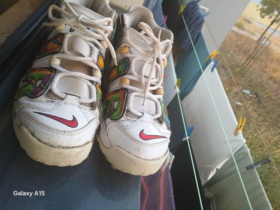 Nike air Uptempo "peace and love"