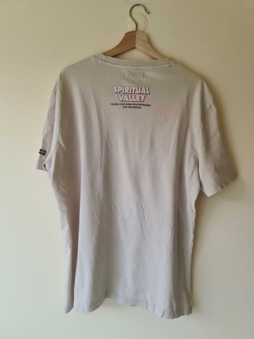 T-Shirt Bershka Spiritual Valley - Tamanho L - Espiritual Mística