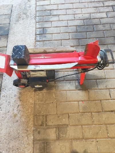 Łuparka hydrauliczna do drewna