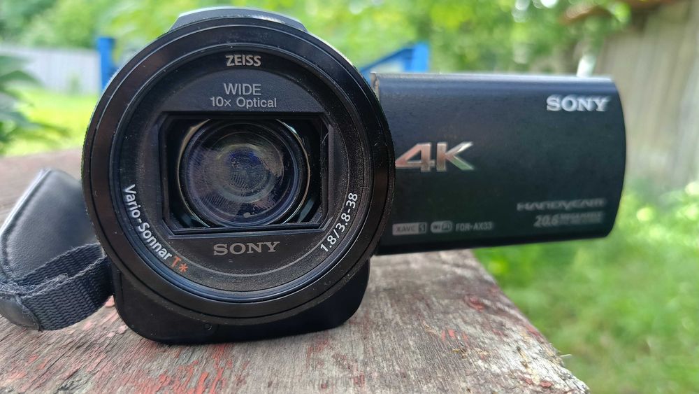 Відеокамера Sony FDR-AX33