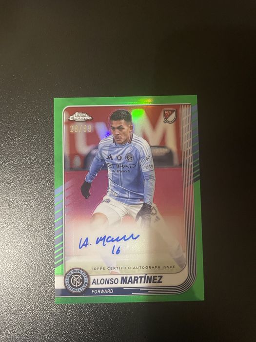 Лот із карток MLS Topps Chrome (автограф + 4 тиражки + 27 бази)
