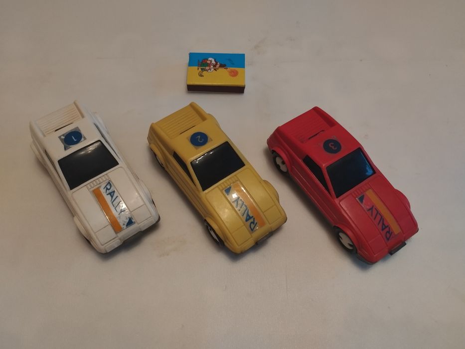 продам іграшки-трактор з ковшем, зенітка, БТР-60, машинки раллі і т.п.