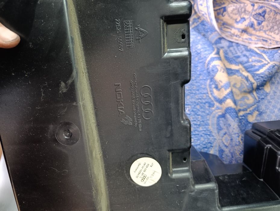 Продам штатний сабвуфер на ауді а 4 2002 рік